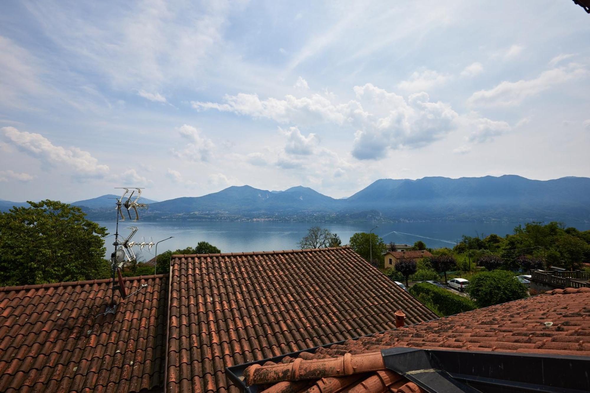 Villa Di Paese - Splendida Vista Lago Maggiore Oggebbio Bagian luar foto
