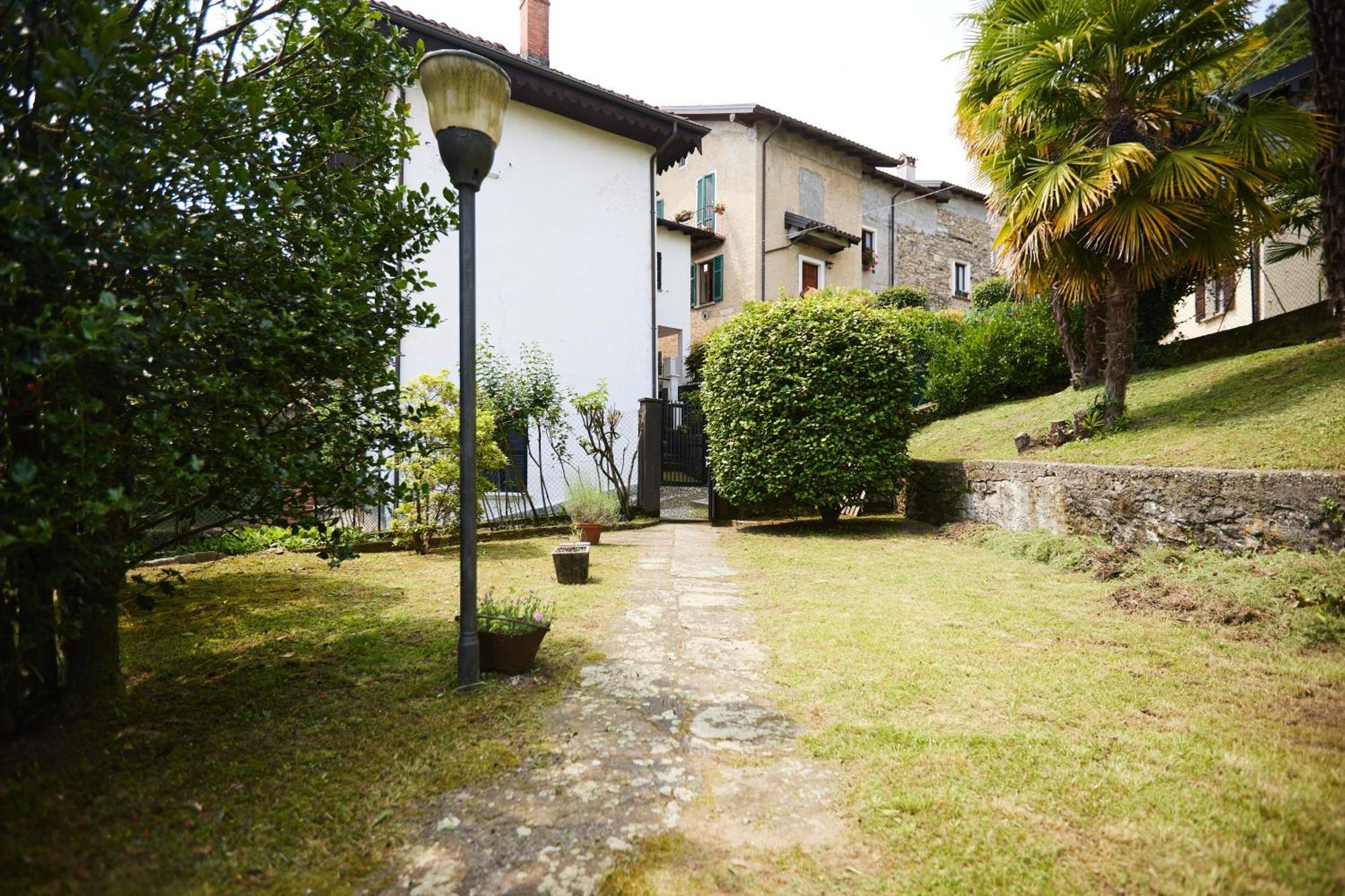 Villa Di Paese - Splendida Vista Lago Maggiore Oggebbio Bagian luar foto
