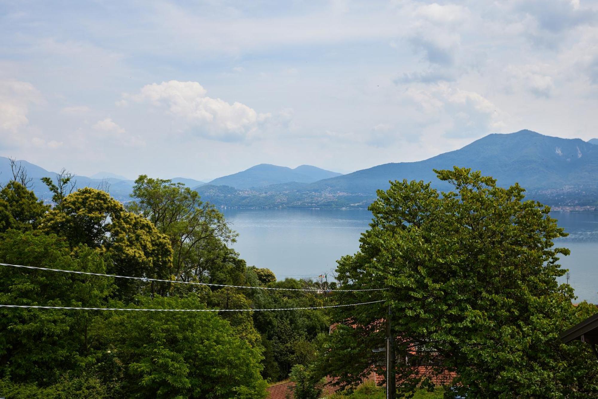 Villa Di Paese - Splendida Vista Lago Maggiore Oggebbio Bagian luar foto